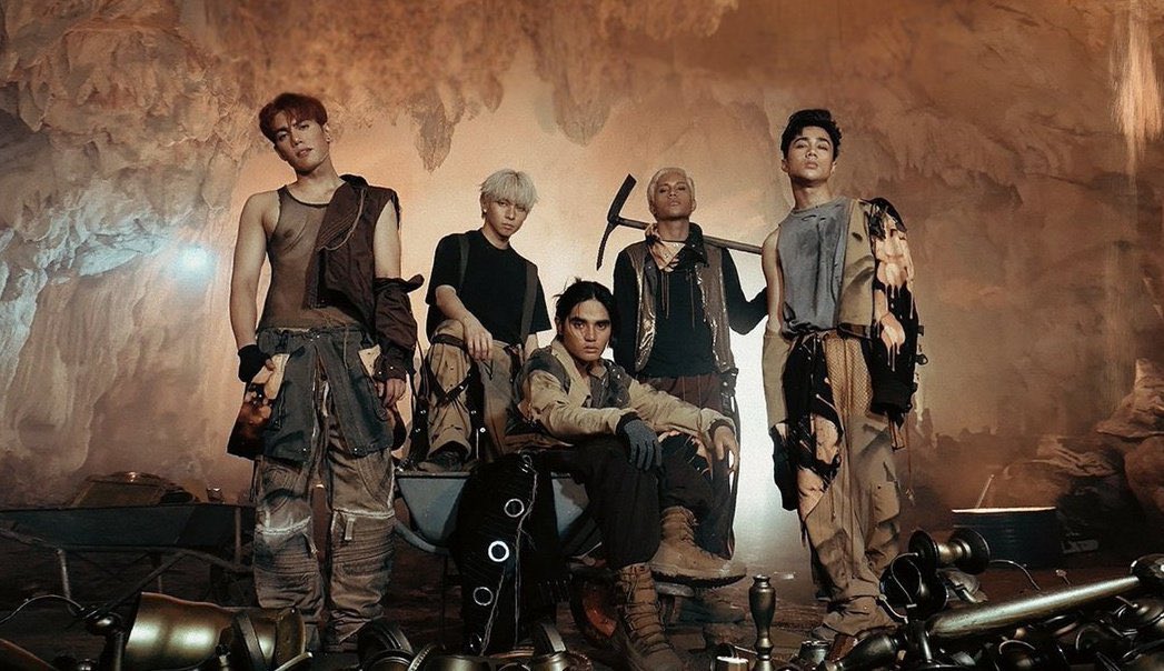 SerbisKru's tweet photo. .@SB19Official proves their global impact with three songs on @billboard’s World Digital Song Sales chart.

#1 DAM
#7 DUNGKA! 🆕
#8 GENTO

This is a huge win for the P-POP community — the P-POP Kings are truly paving the way for P-POP music on the world stage.

#SB19 #PPOP https://t.co/sikzYJnwL9