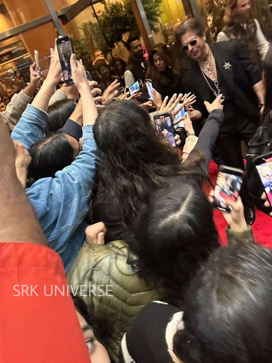 Shah Rukh Khan Universe Fan Club (@srkuniverse) on Twitter photo Trend Alert: KING KHAN AT MET GALA — it’s not just a moment, it’s a movement! 👑🔥
<a href="/iamsrk/">Shah Rukh Khan</a>
#ShahRukhKhan #KingKhan #SRK #MetGala2025 #SRKMetGala #GlobalSuperstar #KING #SRKAtMetGala #SRKUniverse Trend Alert: KING KHAN AT MET GALA — it’s not just a moment, it’s a movement! 👑🔥
<a href="/iamsrk/">Shah Rukh Khan</a>
#ShahRukhKhan #KingKhan #SRK #MetGala2025 #SRKMetGala #GlobalSuperstar #KING #SRKAtMetGala #SRKUniverse