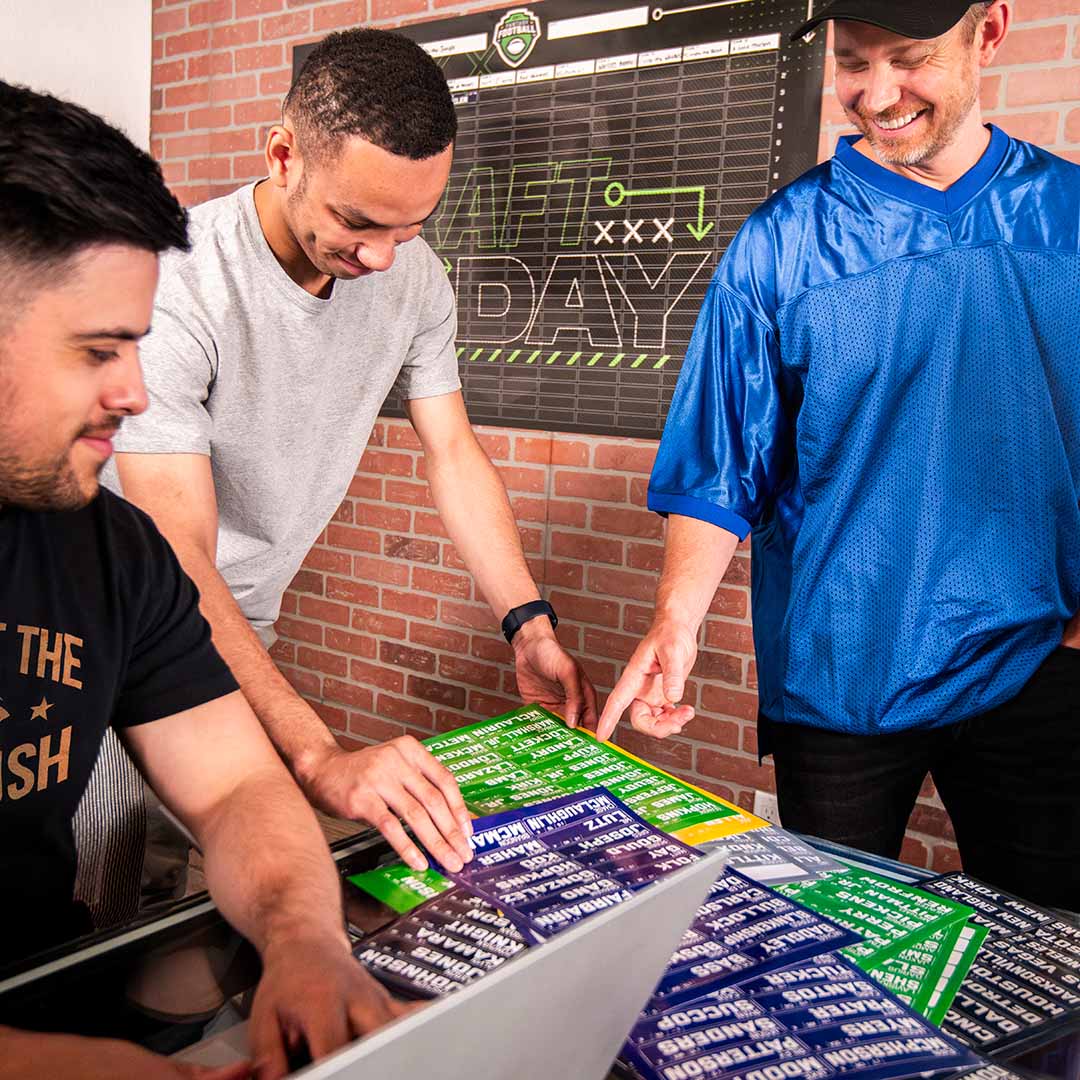 MyFantasyChamps's tweet photo. Draft Board pre-sale is live! Get 20% off your Fantasy Draft Kit and free 2-day shipping 📦🔥
Everything you need to throw the ultimate draft party is right here. Once pre-orders close, the deal’s gone for good—don’t miss out!
#FantasyFootball #DraftKit #FantasyChamps https://t.co/VhzXrgvWdI
