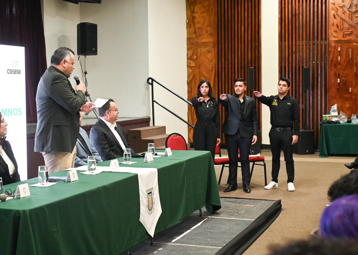 Se tomó protesta a las presidentas y presidentes de las Sociedades de Alumnas y Alumnos de los campus Ensenada, Mexicali y Tijuana, un acto que simboliza el reconocimiento al liderazgo estudiantil y su papel. gaceta.uabc.mx/notas/academia…