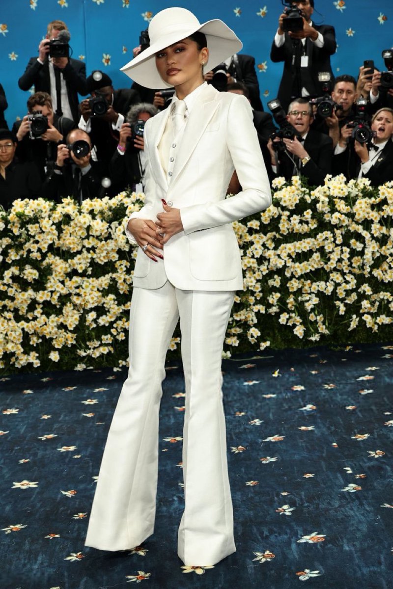 Zendaya at the MET GALA three minutes ago looking like a GODDESS