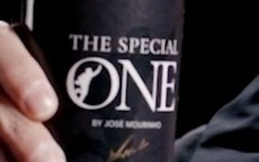 DonShelby_'s tweet photo. Don José Mourinho ha puesto en su marca de vino la silueta de cuando eliminó al Barça en el Camp Nou con el Inter y eso evitó que jugasen la Final en el Bernabéu.

Si lo quiero más reviento. https://t.co/nLXwbUgTCs