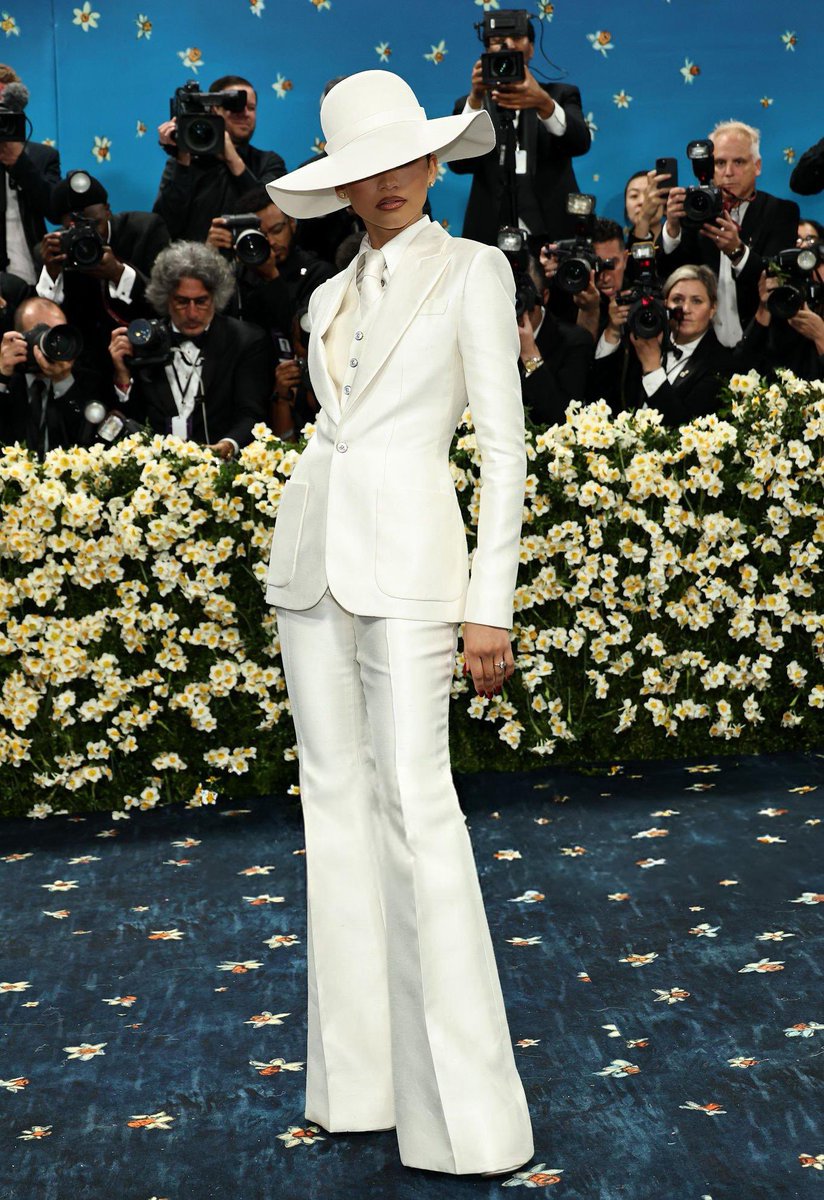 ゼンデイヤが登場！美しすぎる…🤍 #MetGala2025