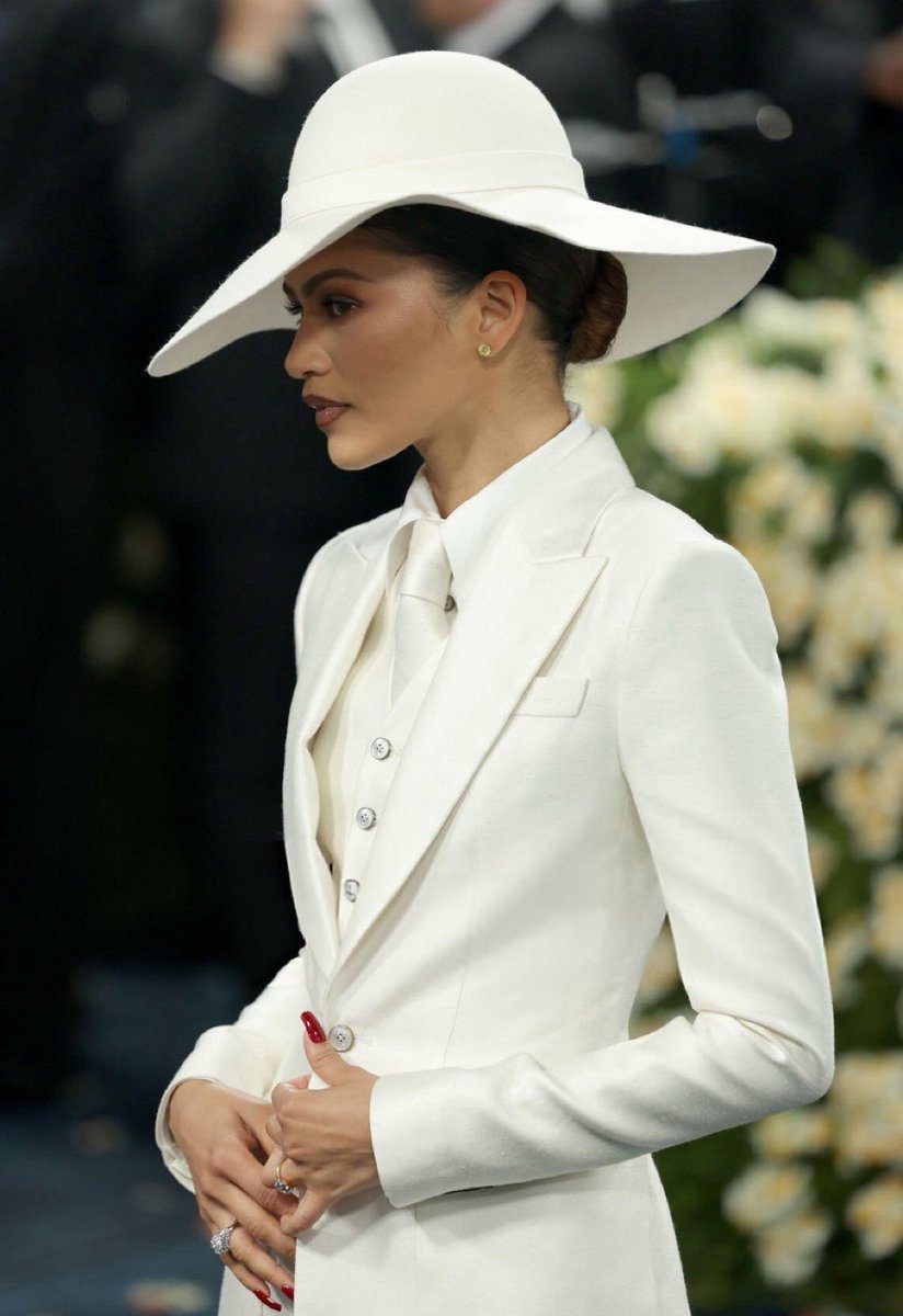 looks like she’s attending a royal wedding at westminster