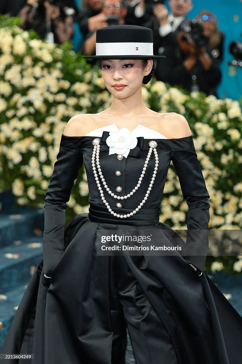 Queen Jennie 
#JENNIE #MetGala