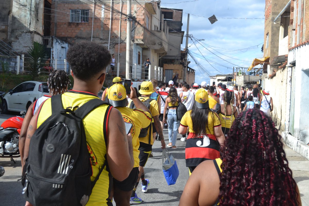 ORGANIZADAS DO FLAMENGO🔴⚫️ (@adm_orgcrf) on Twitter photo ‼️PELAS RUAS DE BH: As Organizadas do Flamengo <a href="/ubzoficial/">TORCIDA URUBUZADA</a> <a href="/imperiorubroN/">G.R. Império Rubro Negro</a> foram recebidos com muito carinho pela <a href="/TorcidaChinAzul/">Torcida China Azul</a> 🔴⚫️🔵
Que logística linda e histórica!
Att: Membros de outras organizadas do Flamengo também foram recebidas pela torcida. ‼️PELAS RUAS DE BH: As Organizadas do Flamengo <a href="/ubzoficial/">TORCIDA URUBUZADA</a> <a href="/imperiorubroN/">G.R. Império Rubro Negro</a> foram recebidos com muito carinho pela <a href="/TorcidaChinAzul/">Torcida China Azul</a> 🔴⚫️🔵
Que logística linda e histórica!
Att: Membros de outras organizadas do Flamengo também foram recebidas pela torcida.