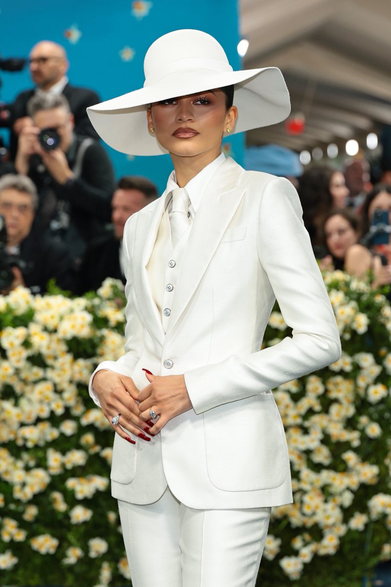 PrimeVideo's tweet photo. Hats off to the one and only Zendaya. #MetGala https://t.co/86Jq5FvliK