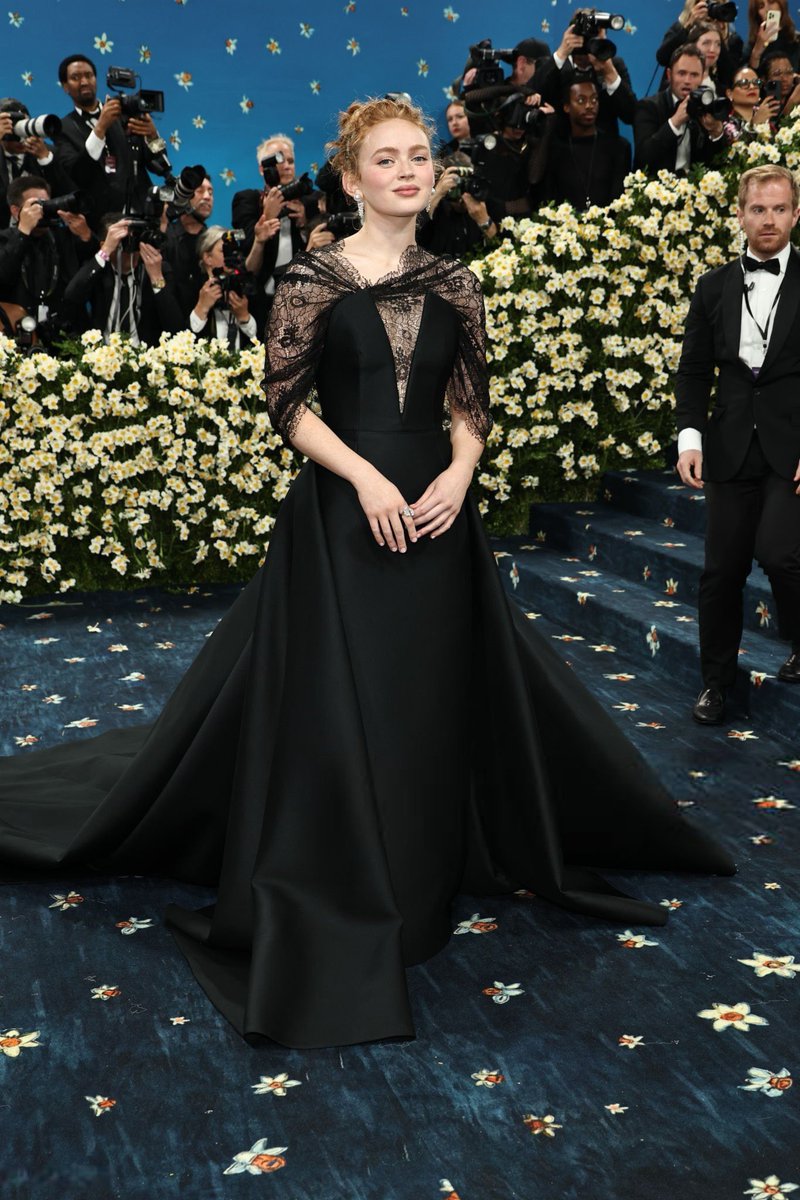 ストレンジャーシングスのセイディー・シンク🖤ディズニープリンセスみたいに可愛い！ #MetGala2025