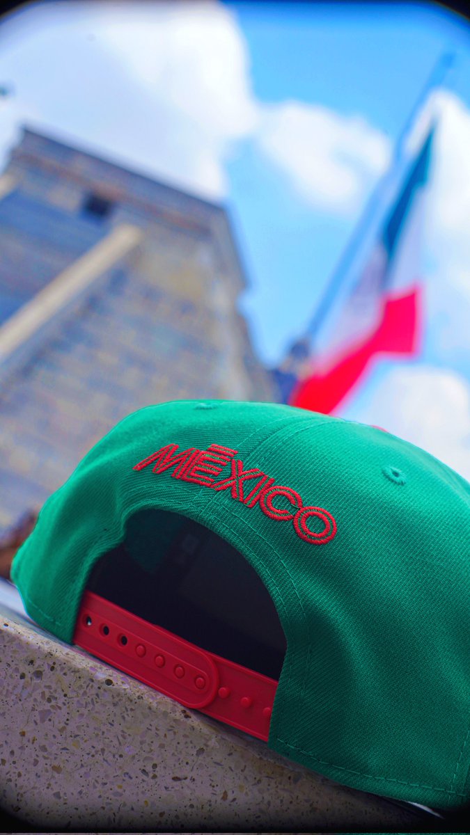 CapsMx's tweet photo. Esta es la primera ocasión que Paper Planes diseña algo con alusión a México.
 Esya Joya de colección la puedes encontrar en nuestra tienda en línea https://t.co/5pjkASgOXF o visitanos en @lacasadelasgorrasmx en cantidades muy limitadas. 
 ⚠️ ¡Piezas Limitadas!
#NewEra #NewEraCap https://t.co/21mteVssOg