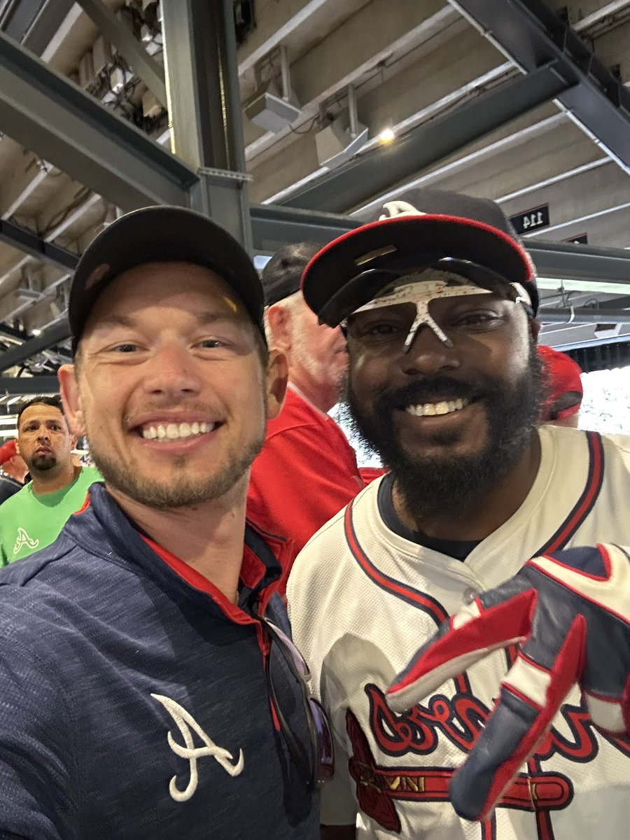 nfelton23's tweet photo. Shouts to @MrDJPK 
Grabbed a quick pic between innings last night watching the @Braves get the W over the @Dodgers #Braves https://t.co/oBWzGVRuSQ