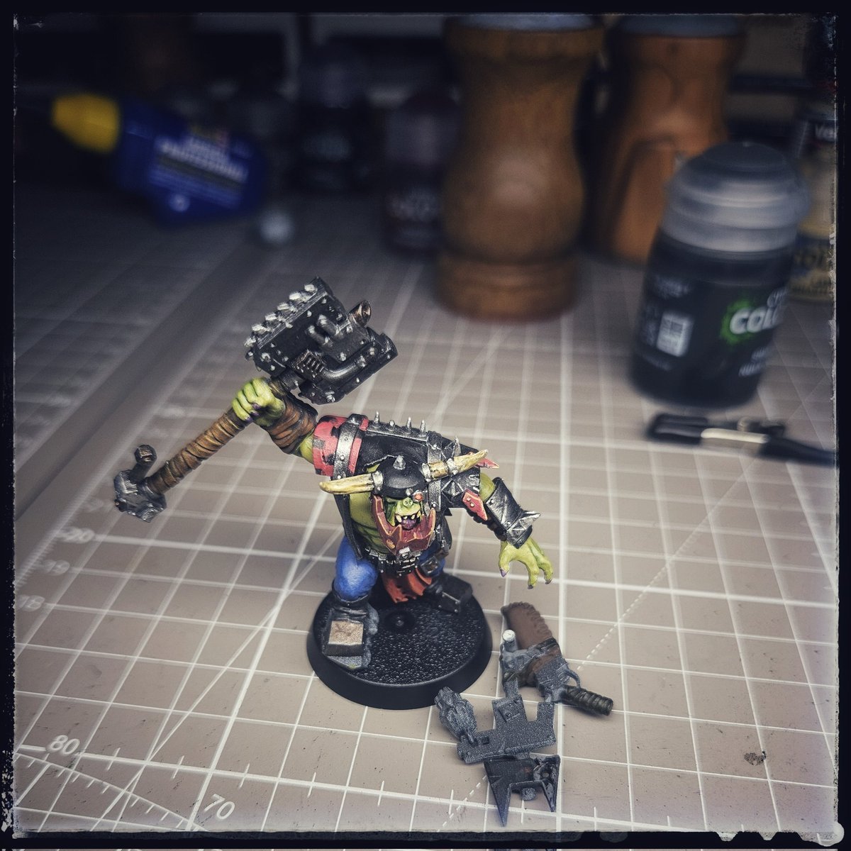 WIP, almost done! 
Keep around to see the finished results! 

#warhammer #warhammercommunity #WAAAGH #warhammer40kOrk #OrksIsBest #GreenTide #WAAAGHBoyz #warhammerOrks #DaGreatWAAAGH #OrkKultur #DakkaDakka