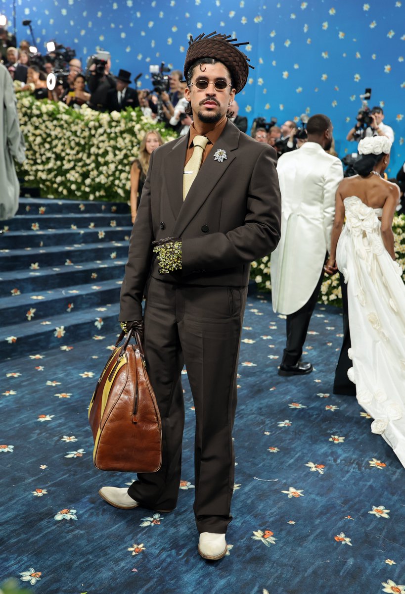 MTV (@mtv) on Twitter photo I would do absolutely anything for this man. Literally anything.
📍 <a href="/sanbenito/">Benito Antonio</a> at the 2025 #MetGala I would do absolutely anything for this man. Literally anything.
📍 <a href="/sanbenito/">Benito Antonio</a> at the 2025 #MetGala