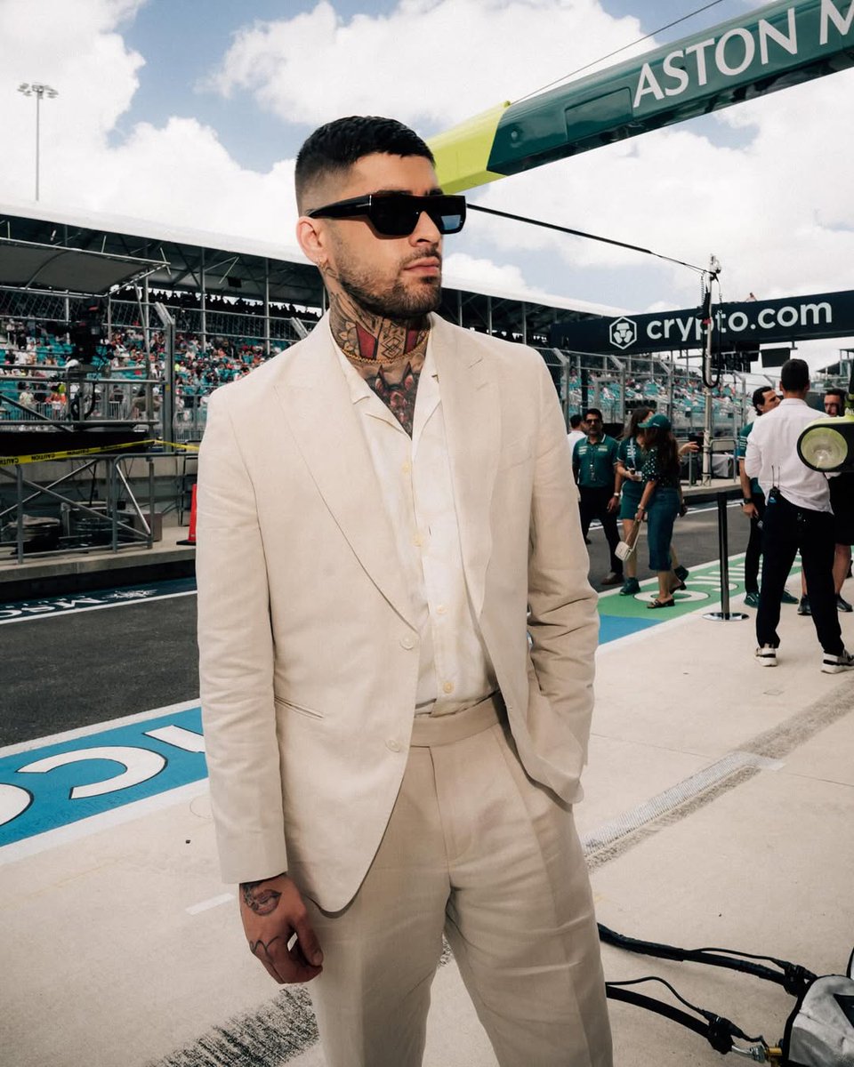 inZAYN's tweet image. boss man 🫡 it’s been a year and we still can’t get over this look