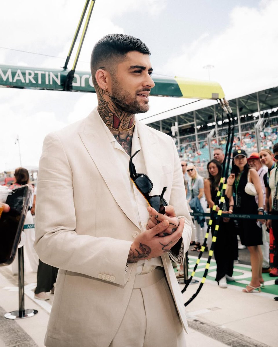 inZAYN's tweet image. boss man 🫡 it’s been a year and we still can’t get over this look