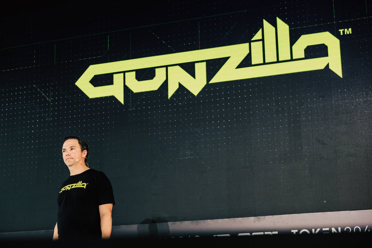 Great talk in Dubai all things @gunbygunz and <a href="/playoffthegrid/">Off The Grid</a>. 
Video coming soon.  
Thanks <a href="/token2049/">TOKEN2049</a>!