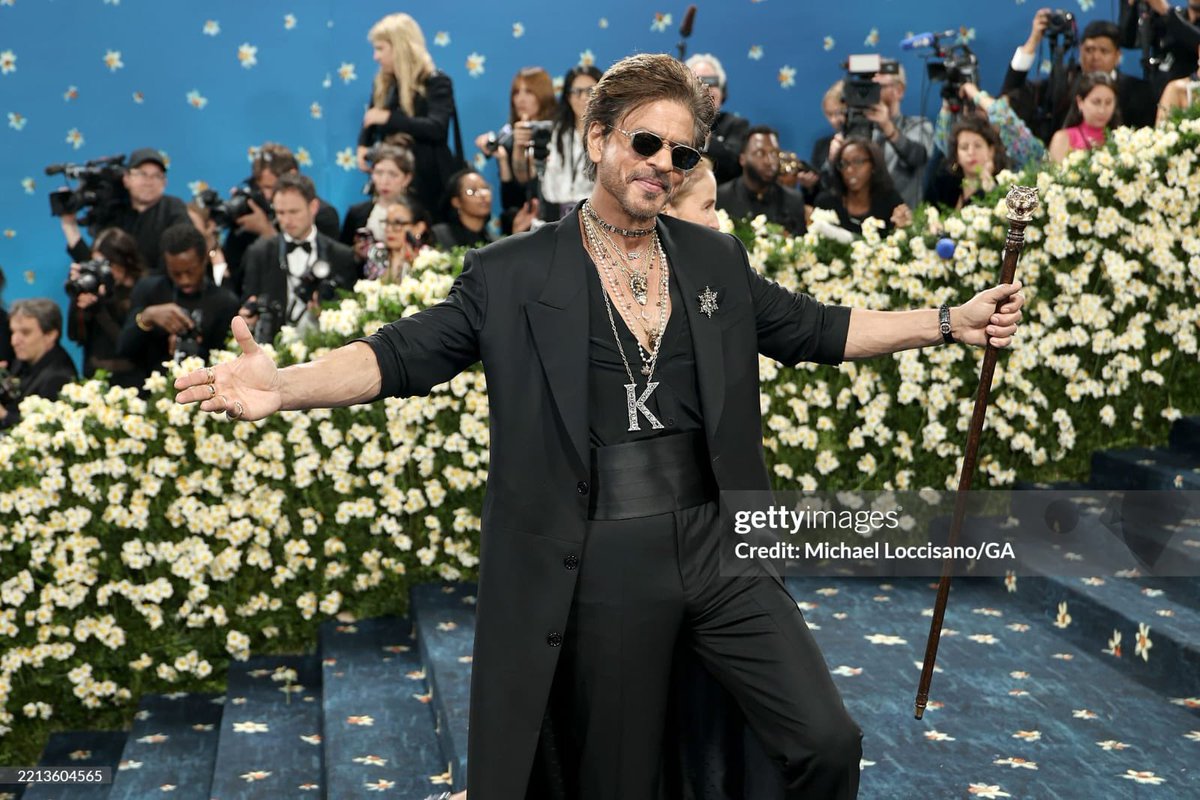King Khan’s signature pose at the MET. The moment that completes the night! 👑✨

KING KHAN AT MET GALA

<a href="/iamsrk/">Shah Rukh Khan</a> 

#ShahRukhKhan #KingKhan #SRK #MetGala2025 #SRKMetGala #GlobalSuperstar #KING #SRKAtMetGala #SRKUniverse