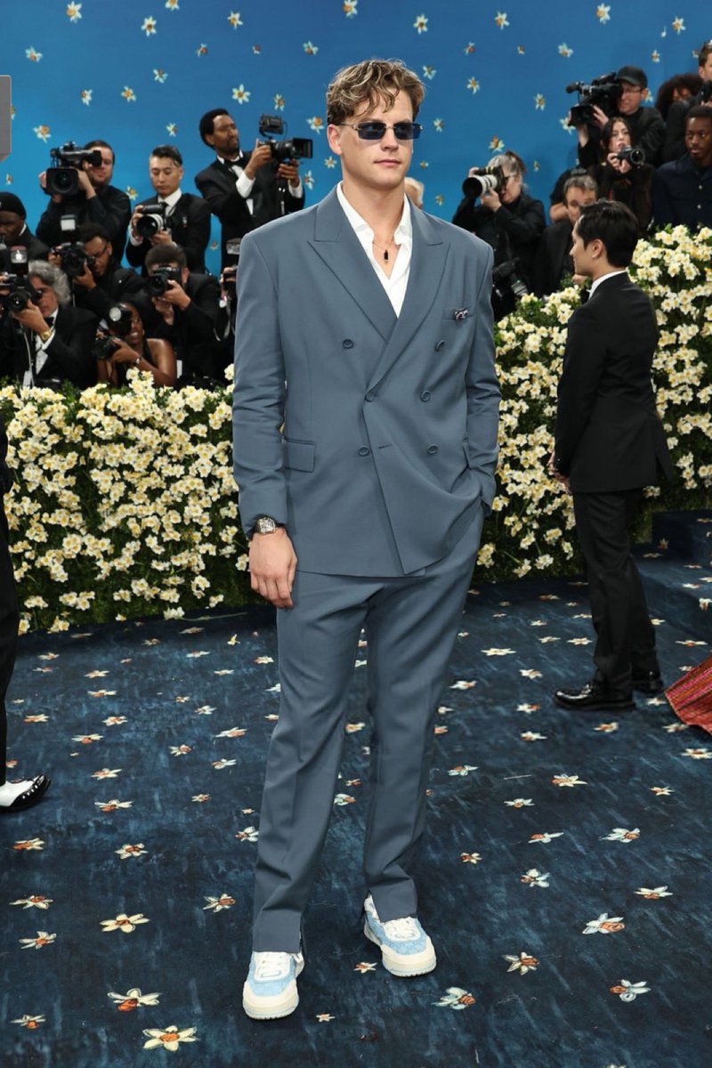 JoeyBClub's tweet image. Joe. #MetGala