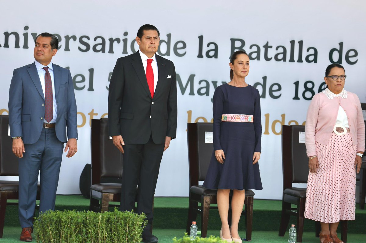 Esta mañana acompañé al gobernador <a href="/armentapuebla_/">Alejandro Armenta</a> y a la presidenta <a href="/Claudiashein/">Claudia Sheinbaum Pardo</a> en la ceremonia y desfile conmemorativos por el 163 Aniversario de la Batalla de Puebla. Un orgullo recordar esta fecha que honra la valentía y la identidad de nuestro pueblo. #5DeMayo 🇲🇽🎊