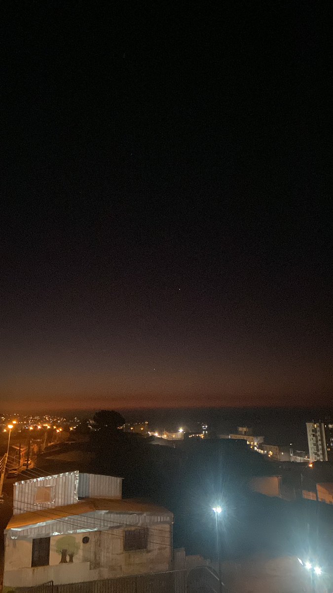 missatomicaa's tweet photo. Alguien sabe ¿por qué anda tanto helicóptero de carabineros a esta hora?
chisme chisme 🧐🌙  fotito desde Cerro Baron 
#Valparaíso #valpo #valparaisochile #baron #cerrobaron https://t.co/fliMPa2CVC