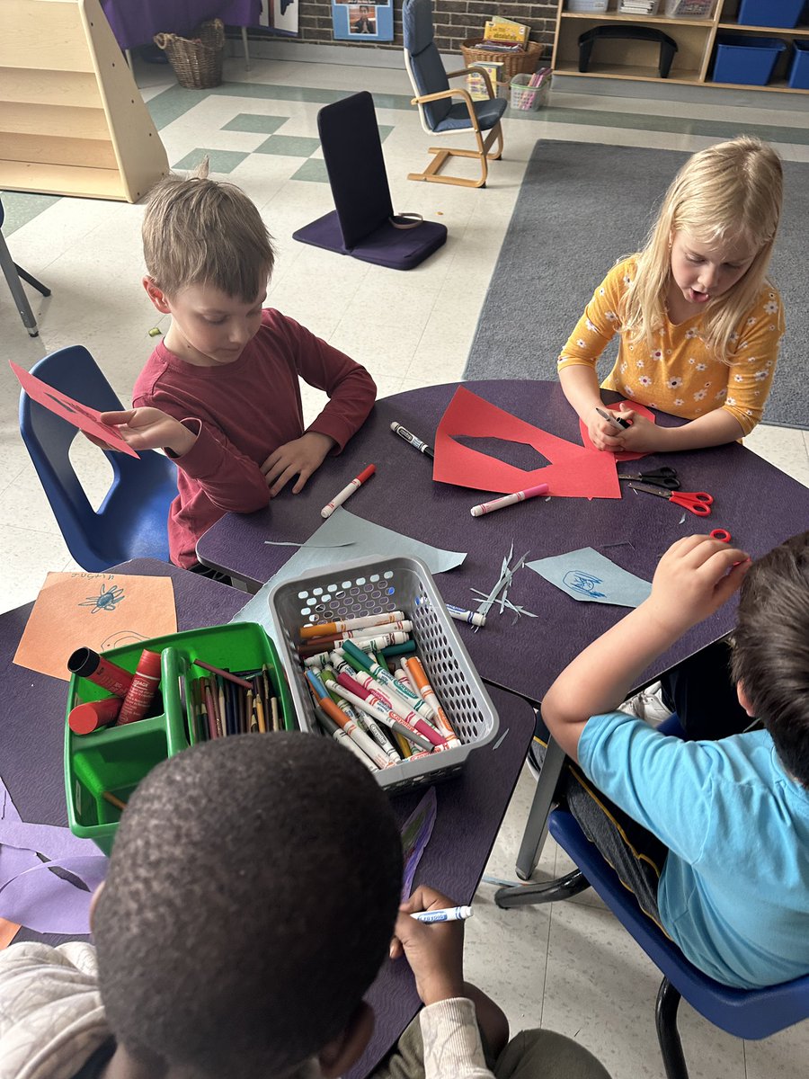 MrsLucas_OCT's tweet image. On Friday, we made kites! So much discussion about the shapes needed or the length of string. We needed a windy day and Friday was perfect! #ocsbMath #ocsbDeepLearning #ocsbEco #ocsbArts