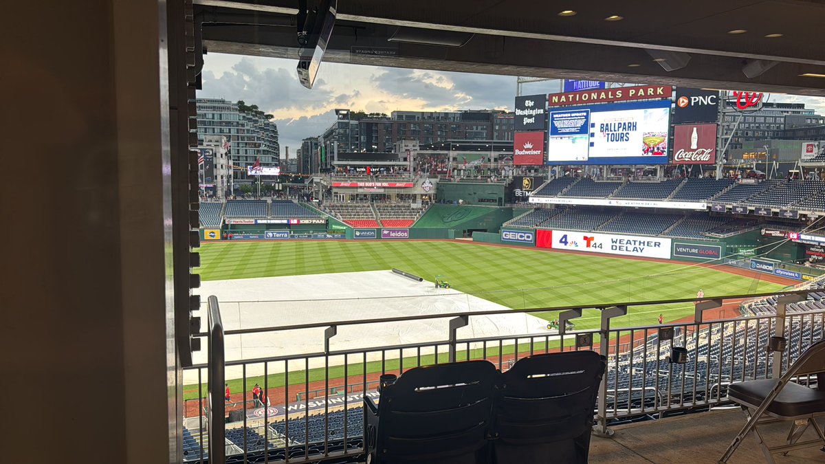 JAM3v1's tweet image. Stupid weather delay