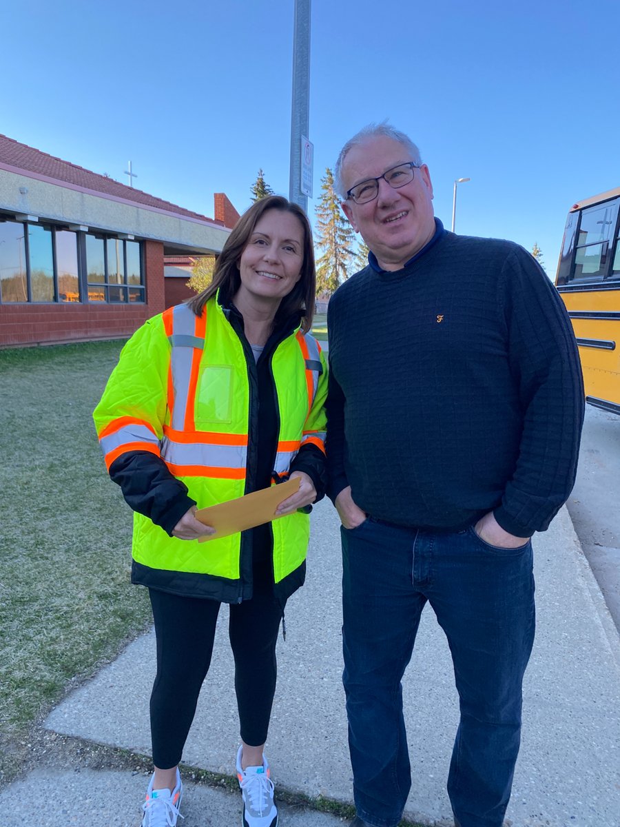 🚌 For Bus Drivers Appreciation Day, members of our EICS Board of Trustees, including Vice-Chair Jean Boisvert and Trustee Dean Sarnecki, presented small gifts to thank our drivers.

Your calm presence and daily care mean so much to our students and families!
#eicscatholic