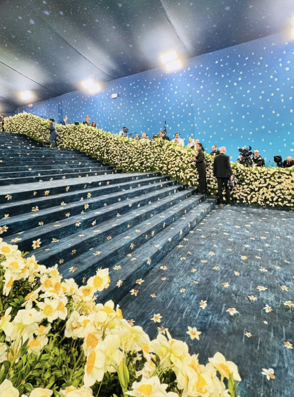 I wish Gracie Abrams was here so I could end her #MetGala