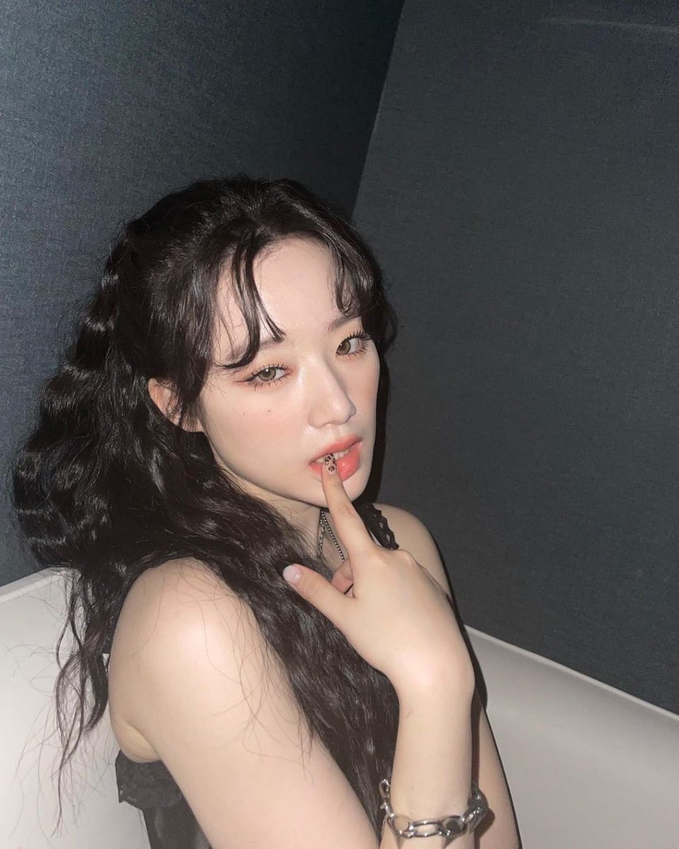 kittlfiles's tweet image. aprovechando mi ropa de emo decidí irme a aventurar al #.æ𖥔ꮪ𝕡ᥲr𝐤𝑙ᧉ𐙚co𝕟cer𝖙 (๑&apos;ᵕ&apos;๑)⸝* conseguí my #.𝕺𝟓𝜗æ𝚝𝐢c𝚔et lo más cercas posible del escenario ! así que beep beep me voy directo al #.𝕊𝐘𝗡𝙆ਓH𝕐ᕈEℜʼL𝐈ℕE会

  𝑓lo𝚠er 𝐡asʜ𝚒ra ❀𖥨᩠ׄ݁  #𝚛uby