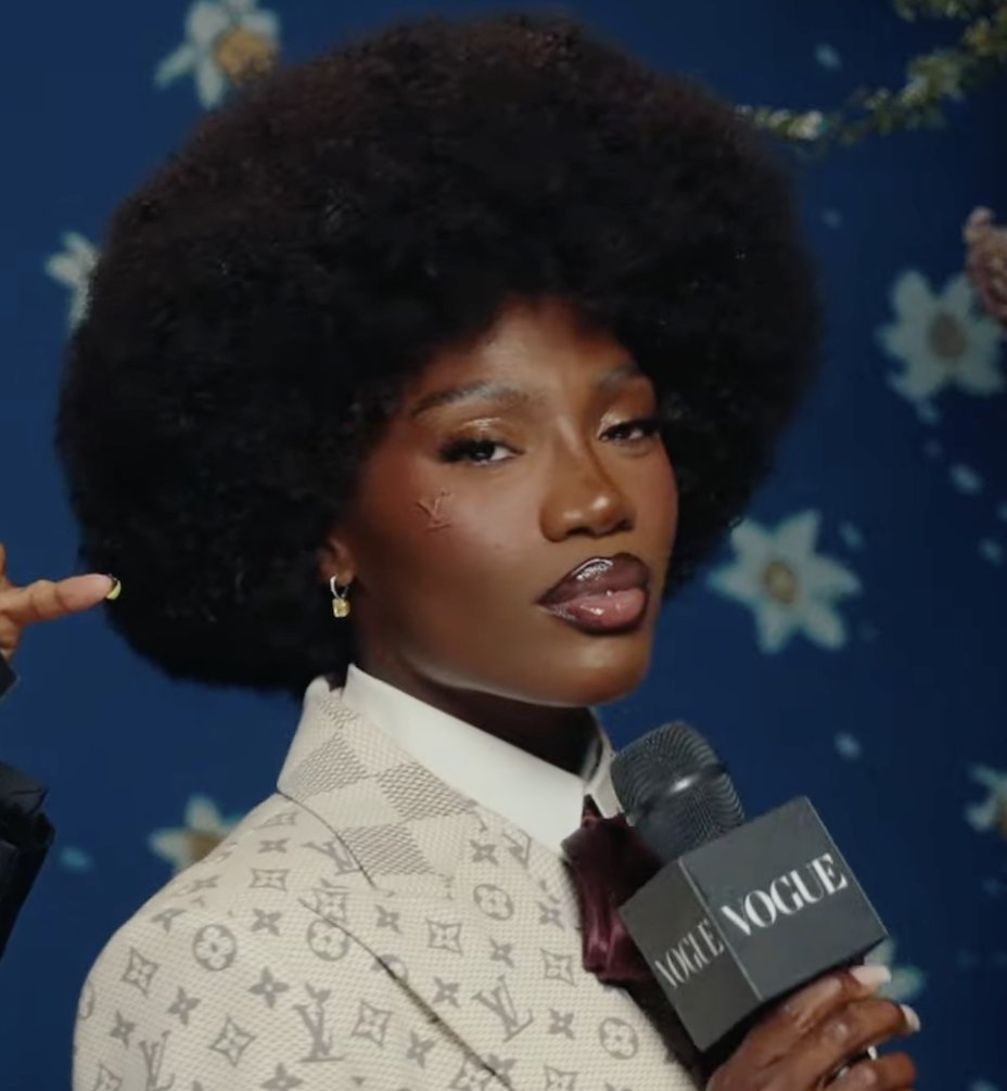 Doechii with the Louis Vuitton logo on her cheek is next-level #MetGala