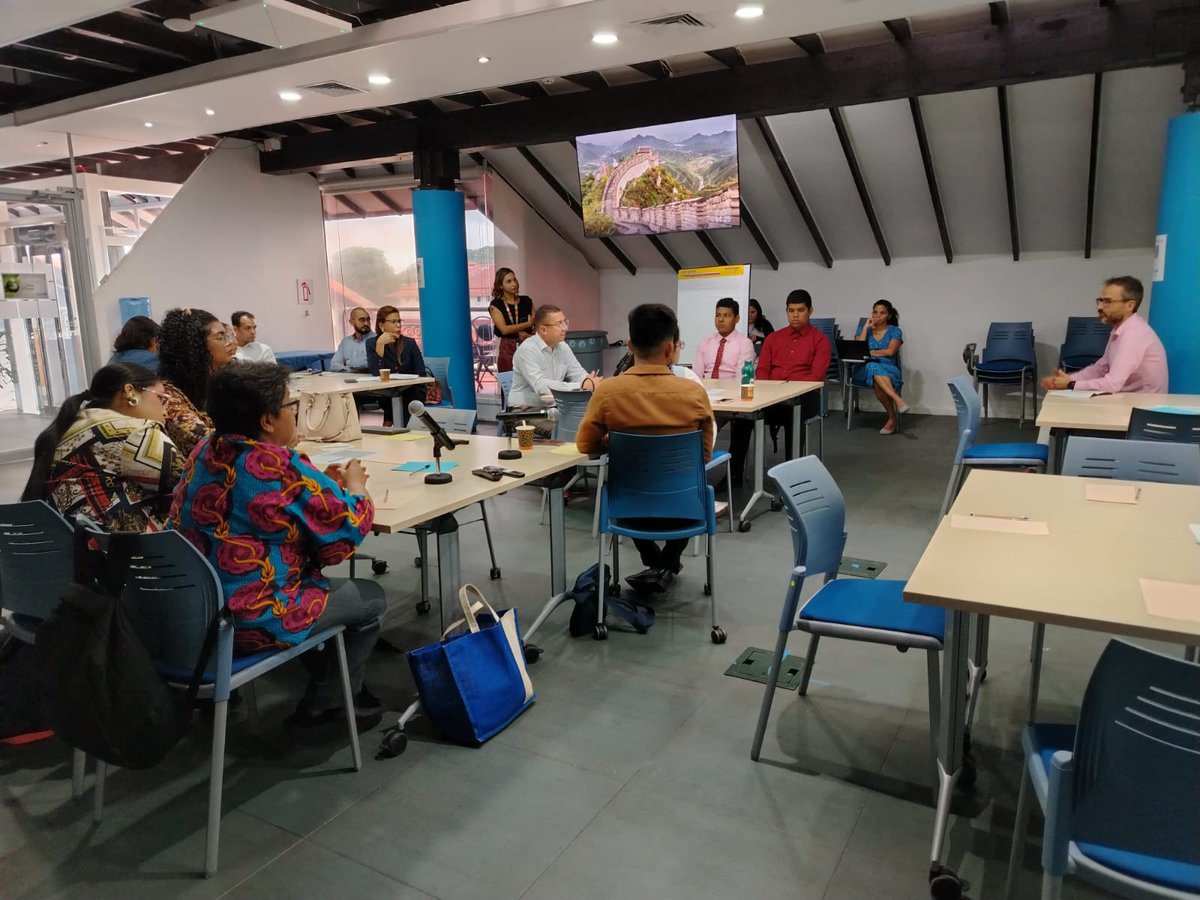 UNICEFPanama's tweet image. #Hoy, UNICEF junto a instituciones clave del Estado panameño como el MOP, MIDE, MINSA, UP, UTP, MEF, SNE, MIDA, MEDUCA, MUPA, INAMU, jóvenes del movimiento climático y LCOY, validamos el Estudio del Impacto del Cambio Climático en la Niñez y Adolescencia de Panamá (CLAC).