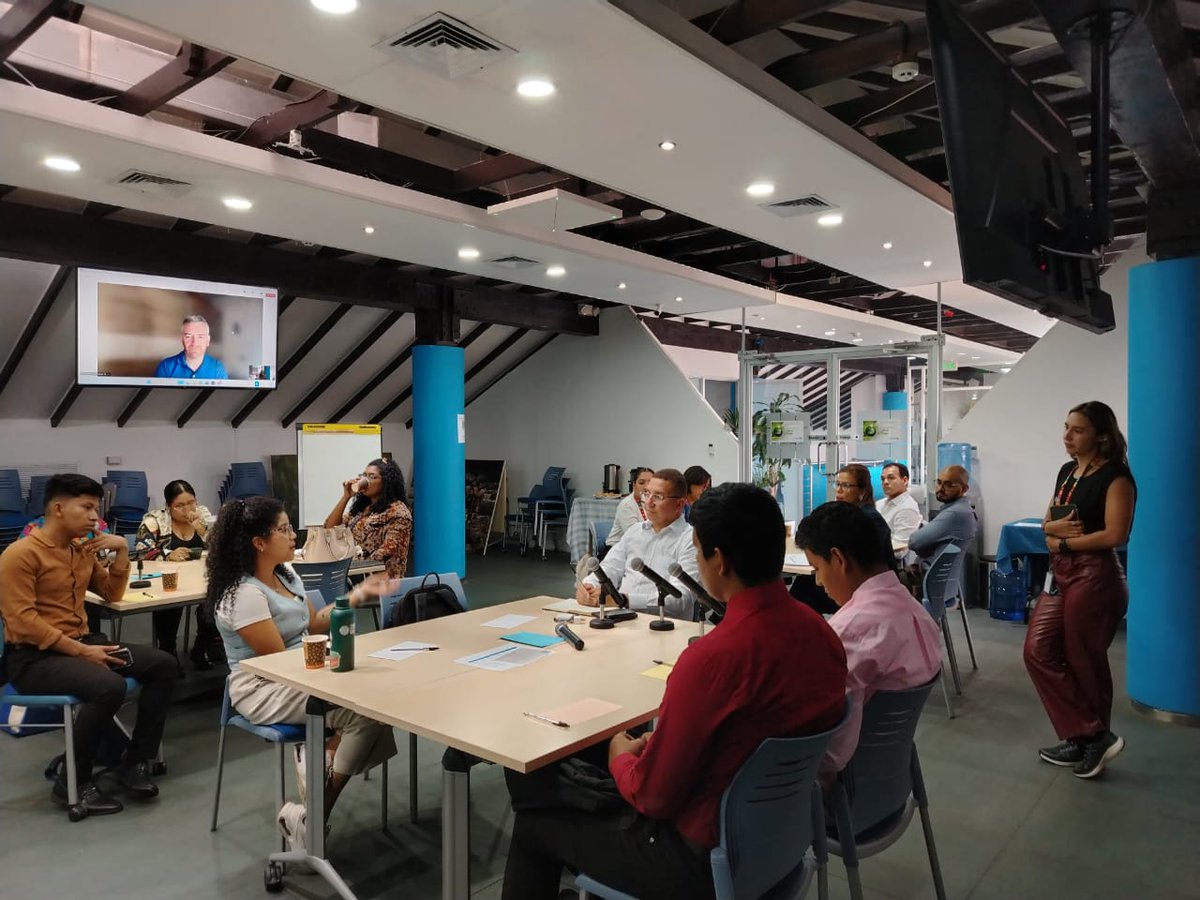 UNICEFPanama's tweet image. #Hoy, UNICEF junto a instituciones clave del Estado panameño como el MOP, MIDE, MINSA, UP, UTP, MEF, SNE, MIDA, MEDUCA, MUPA, INAMU, jóvenes del movimiento climático y LCOY, validamos el Estudio del Impacto del Cambio Climático en la Niñez y Adolescencia de Panamá (CLAC).
