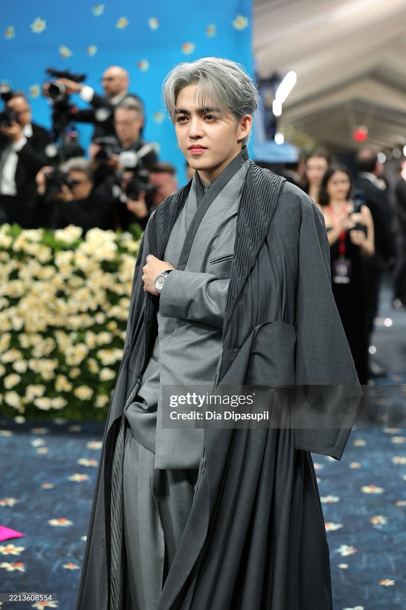 thinkabtjhc's tweet photo. the aura!!! 🔥🔥

#에스쿱스 #SCOUPSxMETGALA #SCOUPSxBOSS #MetGala2025 https://t.co/x07iECpp2s