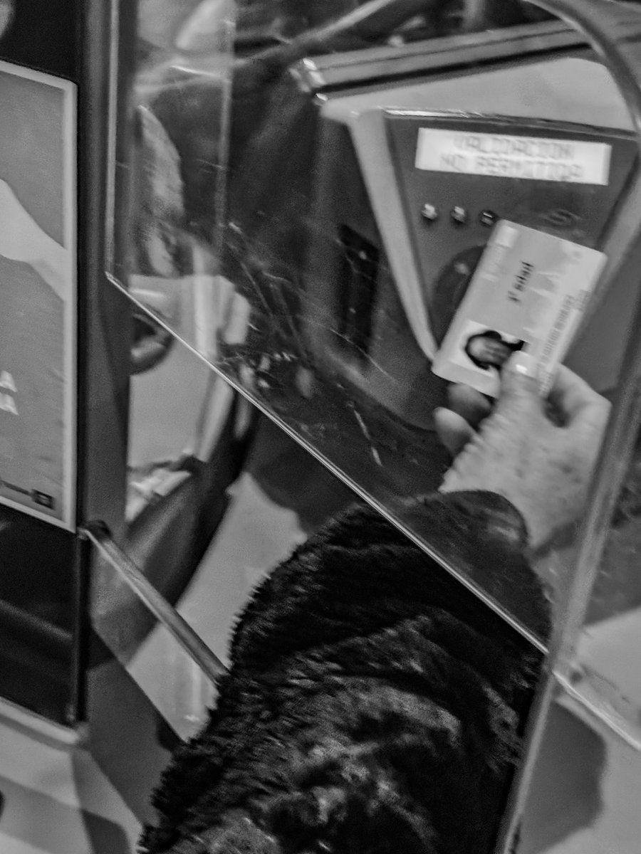 iacobum's tweet image. La otra Feria.
Solos entre tanta gente.
#notime
#nospace