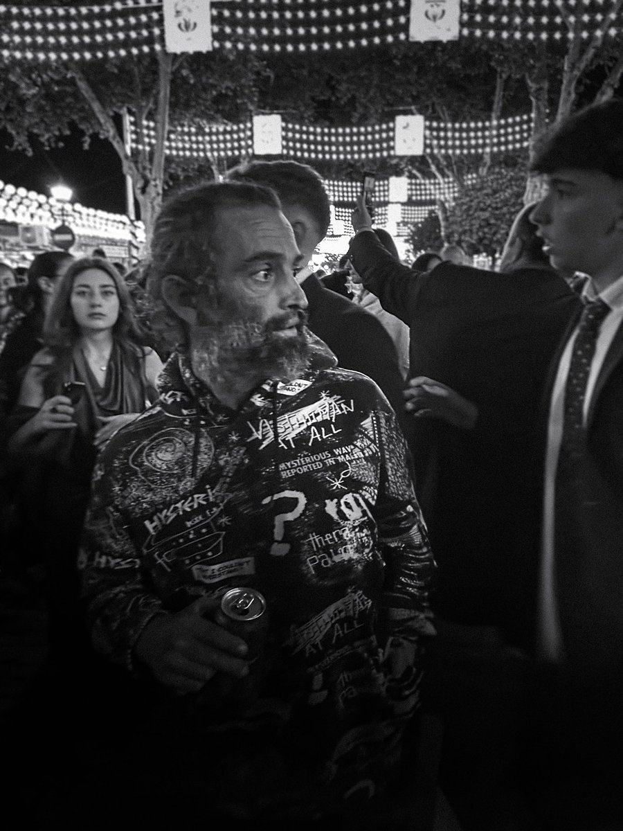 iacobum's tweet image. La otra Feria.
Solos entre tanta gente.
#notime
#nospace