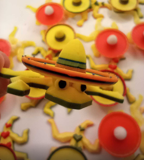 ACrazyFamilyMan's tweet photo. It's Cinco de Mayo lizard time. Let's commemorate the Mexican army's victory over the 2nd French Empire! We brought back this little fella from last year. If you like Mexican food--that's a good place to start. #CincoDeMayo #scatterjoy #werocktacoma https://t.co/j7BrDCk6UY