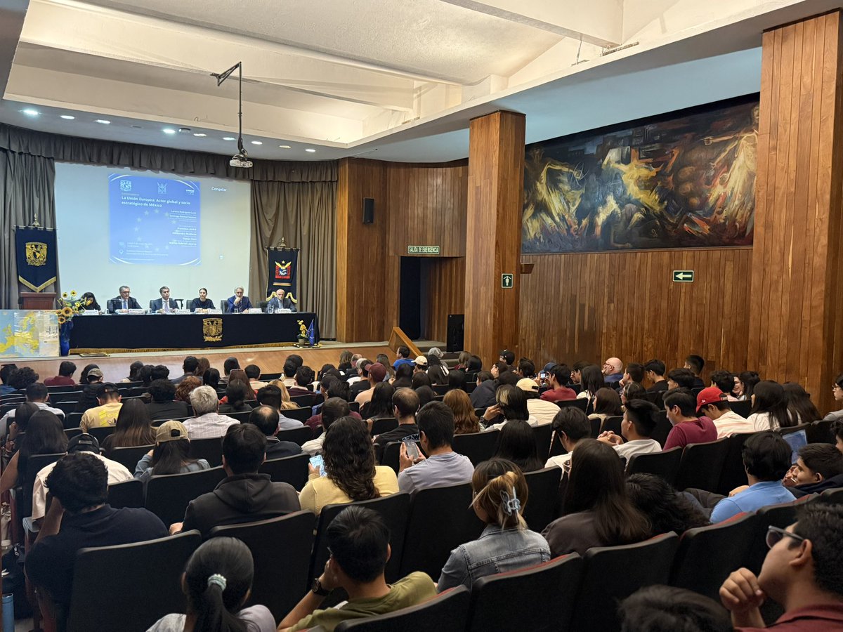 Bylo moc zajímavé diskutovat na ekonomické fakultě největší mexické univerzity <a href="/UNAM_MX/">UNAM</a>  ve společnosti velvyslanců EU, Itálie a Rumunska o současné EU, její ekonomice, spolupráci, obchodu a investicích s Mexikem. Přítomných v sále bylo více, než organizátoři čekali.