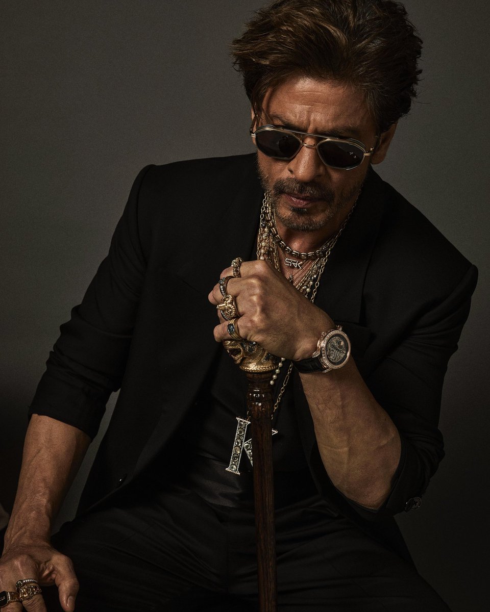 pooja_dadlani's tweet photo. SRK AT MET GALA 🌟 @iamsrk https://t.co/vJCdTJZkNo