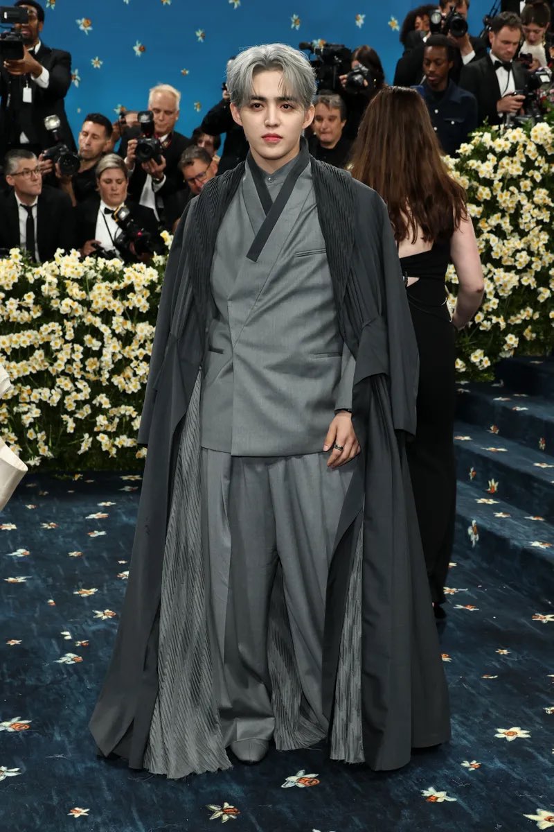 2015smetgala's tweet photo. S.Coups #MetGala2025 https://t.co/cpUINFreCL