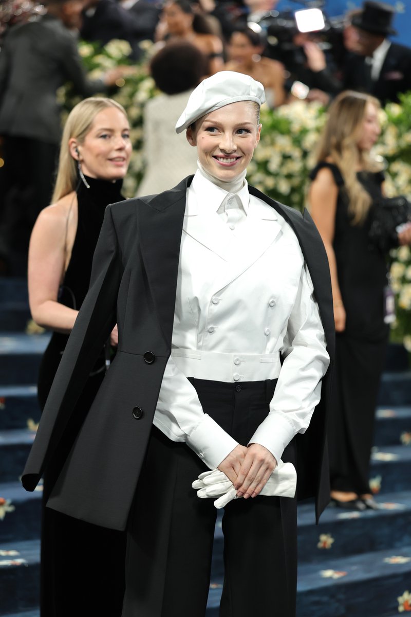 Variety's tweet photo. Hunter Schafer at the #MetGala.
https://t.co/MzcTJmcmWO https://t.co/CC7y9iUR4U