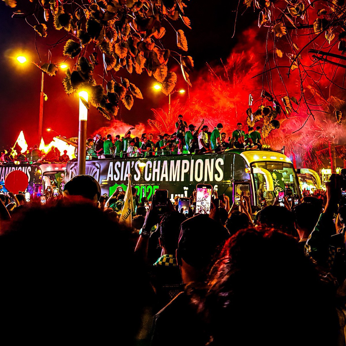Ao_88io's tweet photo. اللهم لك الحمد ، الحلم تحقق و نحمدالله الي عوضنا بعد سنين من الصبر و المعاناة 💚

الأهلي كبير آسيا و نخبة آسيا ، جمهور يزف ناديه ليكون بطل أكبر القارات ، شكرا للاعبين و المدرب و الجمهور ، افرحوا و بالغوا بالفرحة ناديكم بطل 💚
#الاهلي 
#بطولة_النخبة_الاسيوية 
#النخبة_لنادي_النخبة https://t.co/E3XEaDrY8Y