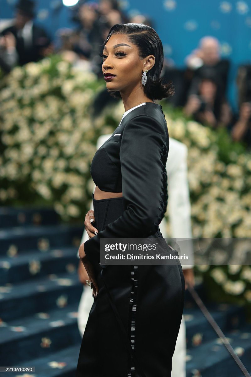 THE QUEEN ANGEL REESE HAS ARRIVED TO THE MET GALA ✨👑