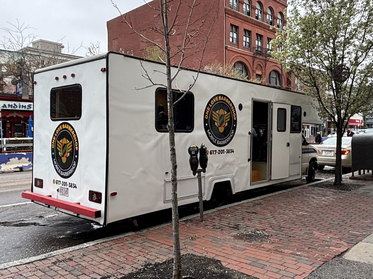 CommonNotMiddle's tweet image. Mobile barbershop in Cambridge Central Sq. There’s a need for such services but not here. A mobile shop 
 can reach remote/ immobile customers. Instead it takes up multiple parking spots in an existing district. Spots for customers of rent paying barbers already located here.