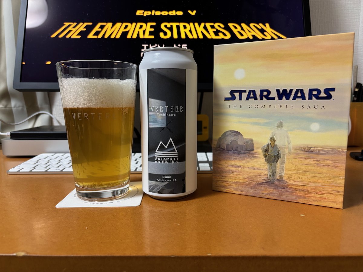 cpacisaconj's tweet photo. 【事後報告】昨夜に続き #スターウォーズ #StarWars Ep5鑑賞しながら #宅飲み #たくのみ #CraftBeer #クラフトビール #ビール #beer #奥多摩 #Vertere #バテレ #Simul #シムル - ドライで軽い口当たりにだけど、自分には結構しっかりめな苦みが楽しめた #AmericanIPA な一杯。 https://t.co/n1M8SRdX0T