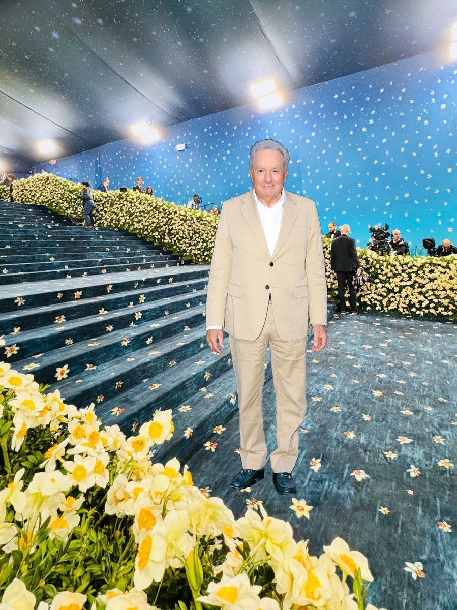 Lorne Michaels stuns at #MetGala