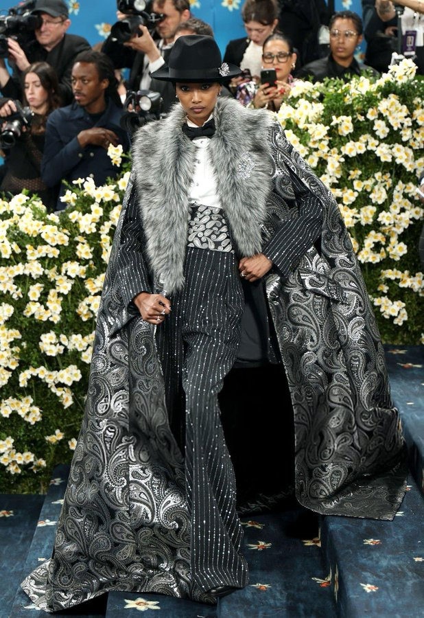 MIRA ESE GLAMOUR CERRAME LA MET GALA