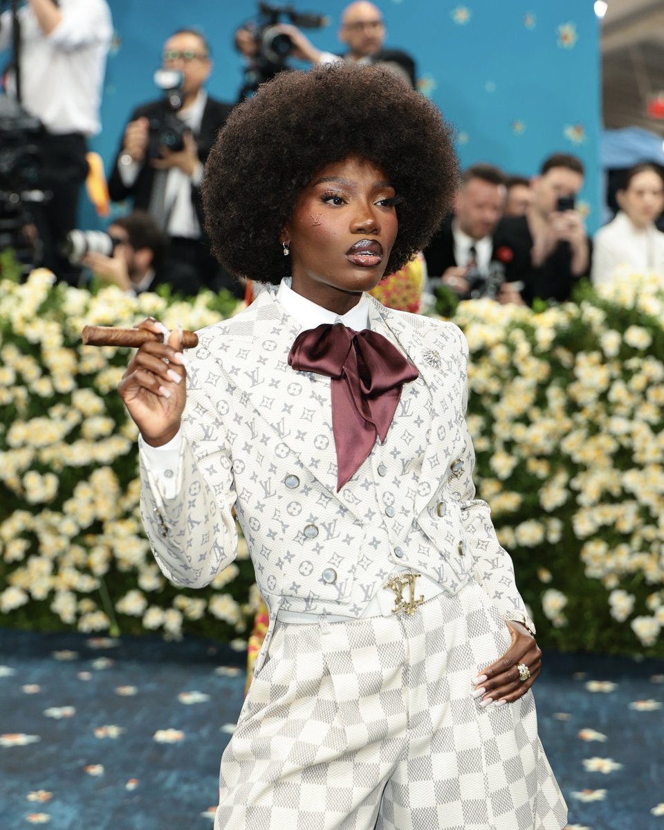 DOECHII HAS ARRIVED 👏 #MetGala <a href="/officialdoechii/">Swamp Princess🐊</a>