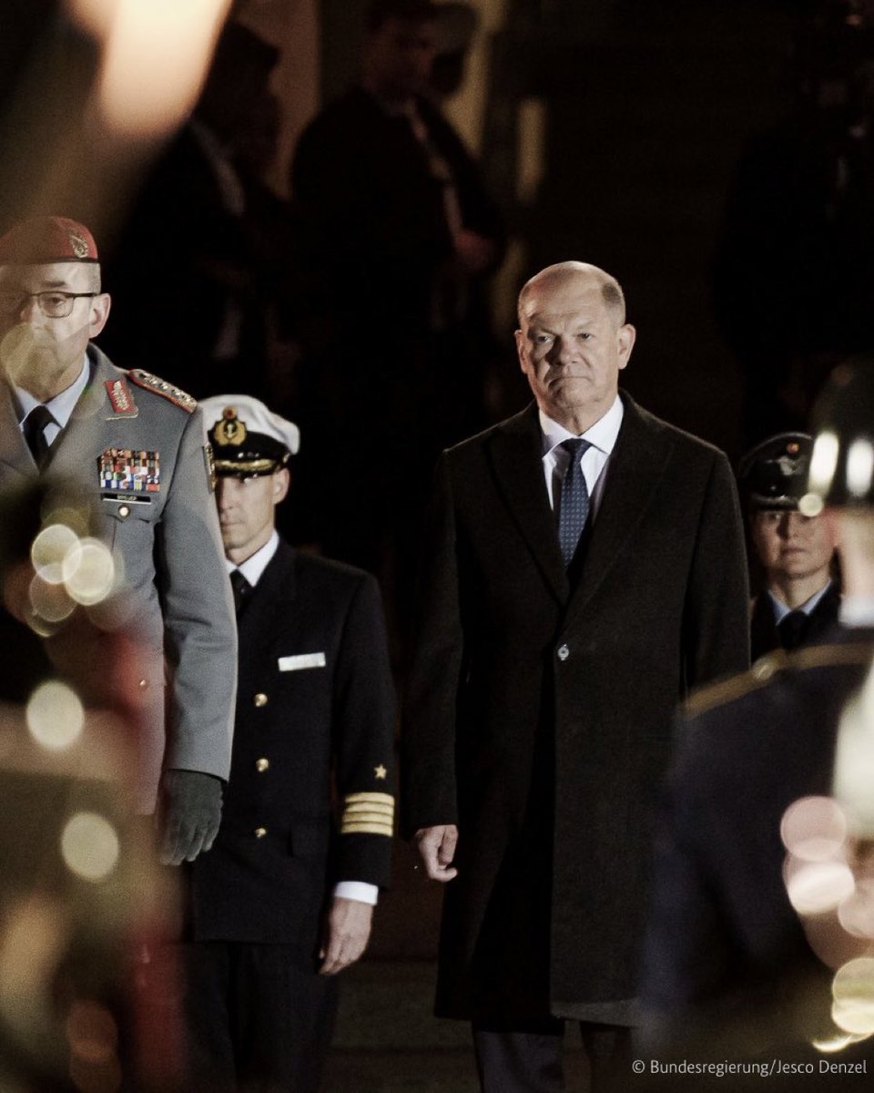 „How lucky we are as an open-minded country to have friends - in Europe and around the world. Let us not forget how strong Germany is when it sticks together!

It has been and remains the honour of my life to serve this Germany as its Chancellor.“ - Chancellor Olaf Scholz