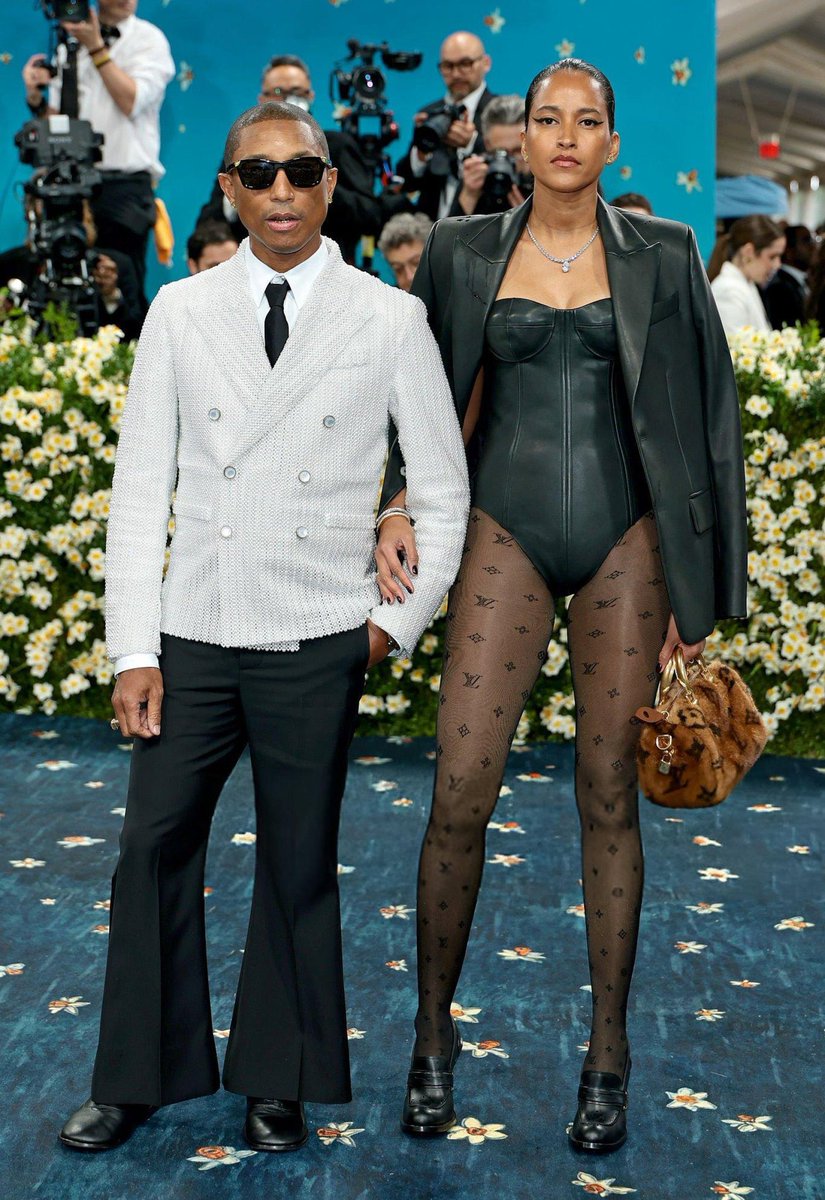 jacquemusx's tweet photo. Expected so much more from co-chair Pharrell with this theme!! He knows his history and has so much to pull from but everything just looks like an unfinished thought… https://t.co/zzhvs8HwK4