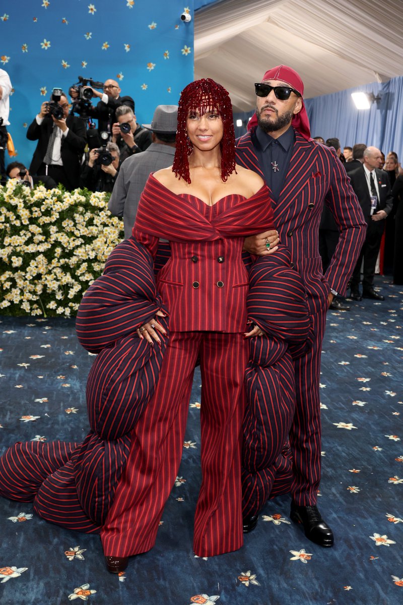 VibeMagazine's tweet photo. Alicia Keys and Swizz Beatz did not come to play! #MetGala2025 

📸: Getty Images https://t.co/5DJixZyNtA