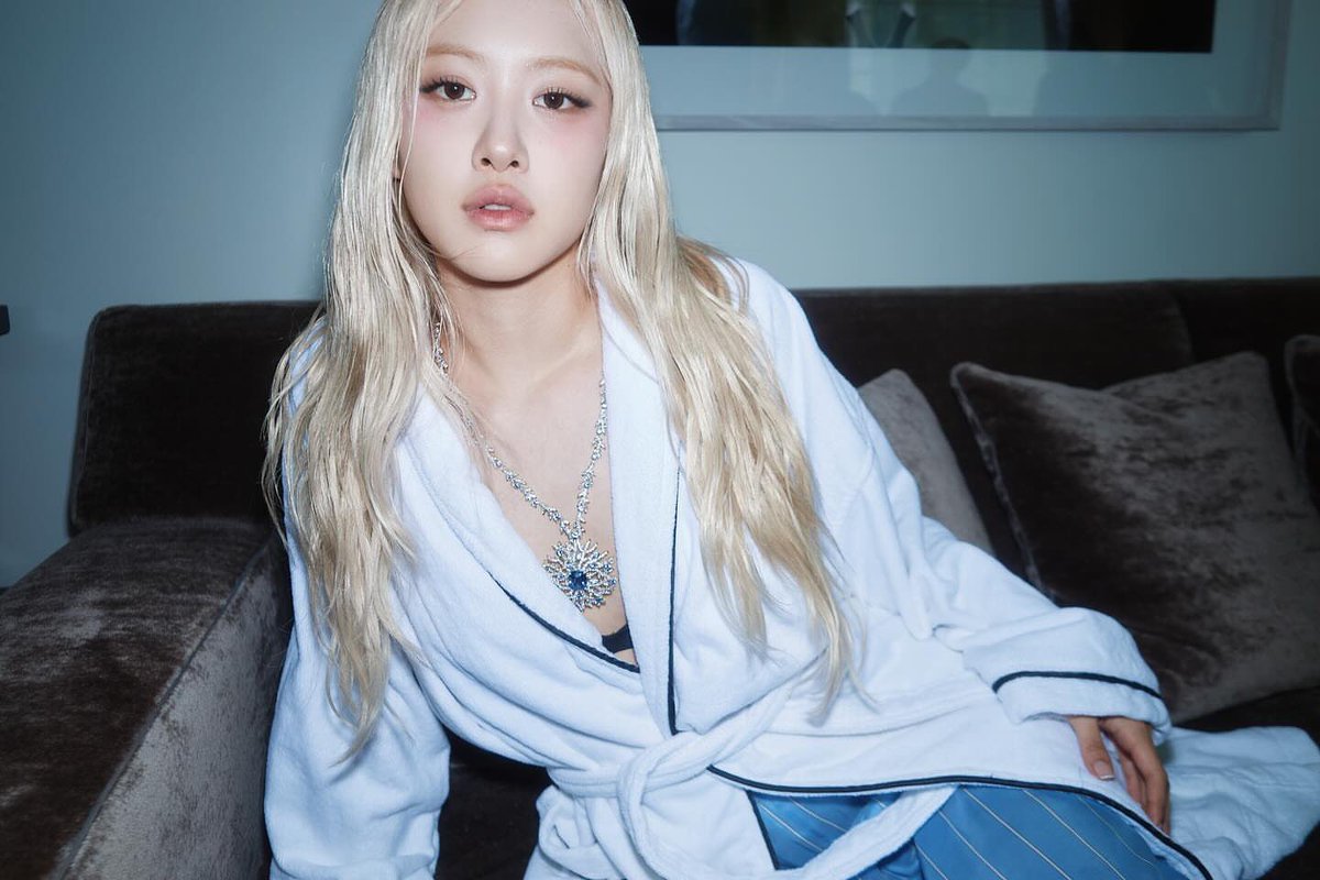 roseannepics's tweet photo. ROSÉ INSTAGRAM UPDATE https://t.co/chNvPiv1dk